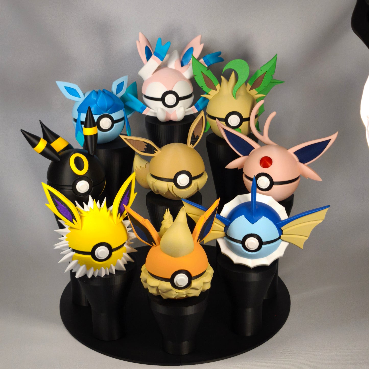 Pack de 9 pokeballs Evoli et ses évolutions avec support d'exposition - Attrapez-les Tous avec Style !
