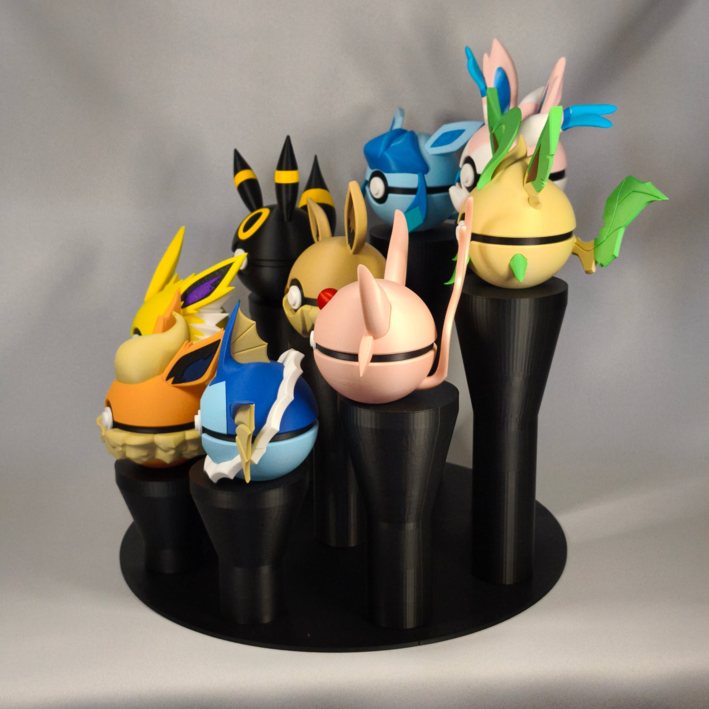 Pack de 9 pokeballs Evoli et ses évolutions avec support d'exposition - Attrapez-les Tous avec Style !