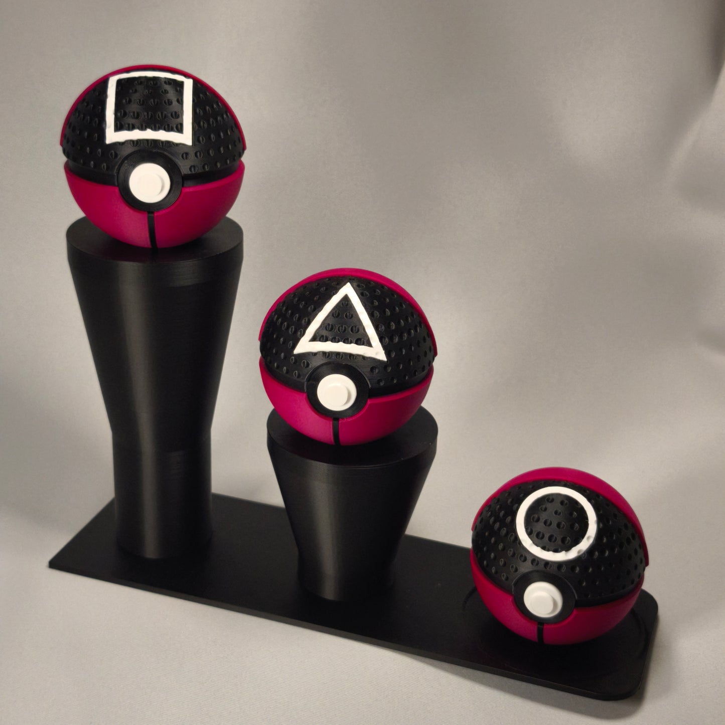 MS3D Ball Trio de Gardes de Squid Game avec support triple – L’univers du jeu entre dans votre collection !