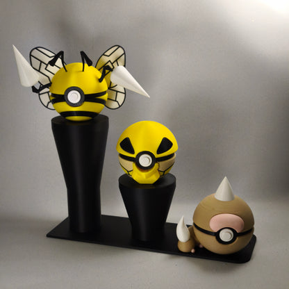 Pack de 3 pokeballs #0013 #0014 #0015 avec support d'exposition - Attrapez-les Tous avec Style !