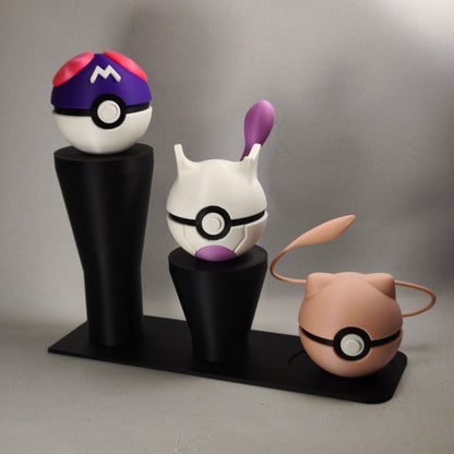 Pack de 3 pokeballs #0150 #0151 Master Ball avec support d'exposition - Attrapez-les Tous avec Style !