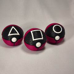 MS3D Ball Trio de Gardes de Squid Game avec support triple – L’univers du jeu entre dans votre collection !