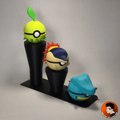 Pack de 3 Balls #0152 #0155 #0158 Starter gen 2 avec support d'exposition - Objet déco collector Pokémon fait main en impression 3D